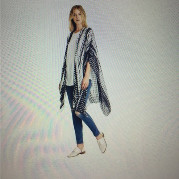 Michael Stars Black & White Ruana/Scarf - Picture 2 of 7